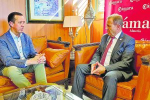 Encuentro mantenido por el subdelegado del Gobierno y el presidente de la Cámara de Comercio.