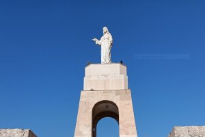 El Santo quedó girado a la derecha para los restos de la vida.