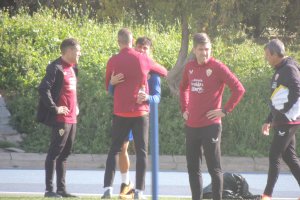 La imagen del día: Arnau se despide de Garitano.