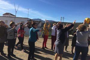 Los mayores de Vícar en una de las actividades deportivas.