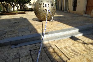 La Policía Municipal ha tenido que actuar esta semana ante el hundimiento de una arqueta.