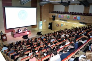 Los estudiantes erasmus han sido recibido en el Auditorio de la Universidad, con un lleno absoluto.