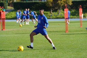 Jonathan Viera en su primer entrenamiento como futbolista rojiblanco.