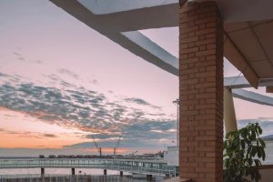 Marítima ofrece una terraza frente al mar y suma comidas caseras a su carta de especialidades.  