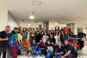 Foto de familia de los asistentes al viaje.