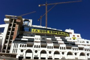 Fachada de El Algarrobico