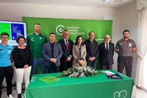 Presentación del \'Brazalete de la esperanza\' de la ACEE. Foto de archivo. 