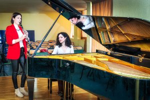 Natalia (clarinete) y Bea (piano), de la Agrupación Experience. 