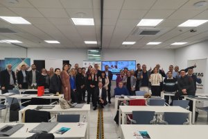 Profesionales del sector inmobiliario durante su reunión en la Cámara de Comercio de Almería.