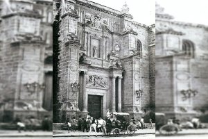 La puerta de la Catedral a comienzos de los años 70 cuando allí reinaban los niños a todas horas.