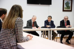 Lorenzo del Rio, presidente del TSJA visita Almería para presidir la reunión de la extensión del juzgado de Almería a Roquetas de Mar.