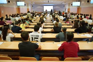 Imagen de archivo de estudiantes asistentes a los exámenes de la PEvAU.