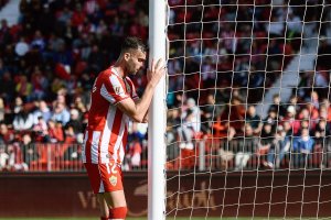 Leo Baptistao tuvo que reconvertir su posición para jugar de delantero centro.