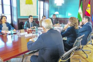 Junto al presidente de la Junta y la ministra estuvieron los consejeros Crespo y Fernández-Pacheco.