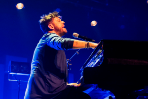 Pablo López la noche del sábado en el Teatro Auditorio de Roquetas.