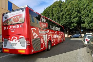 Un autobús al nivel del que utiliza el Almería en Primera.
