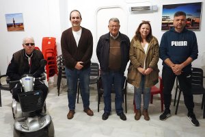 El PSOE de Carboneras durante su visita al centro de mayores.