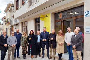 Las Autoridades inauguran el nuevo Punto Vuela de Huércal-Overa.