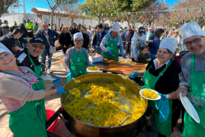 La ya tradicional paella por el Día de Andalucía en Viator.