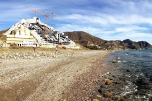 Archivo del hotel Azata en el Algarrobico.