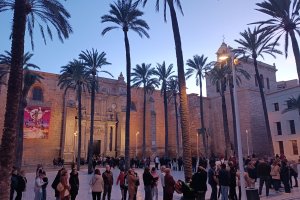 Colas a las puertas de la Catedral.