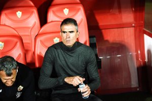 Gaizka Garitano en el banquillo del Almería.