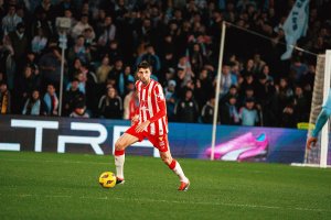 Édgar en una de las jugadas del partido del viernes ante el Celta.