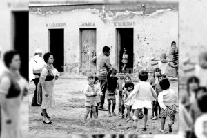 Los urinarios públicos del Barrio Alto, con la habitación del guarda colocada de forma estratégica entre el váter de hombres y el de mujeres.