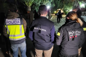 La Policía Nacional, los Mossos d\'Esquadra y la Policía Judicial Portuguesa, coordinados por Europol.