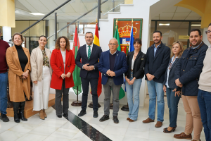 El diputado nacional, Juan Antonio Lorenzo, junto al equipo de gobierno de Vícar.
