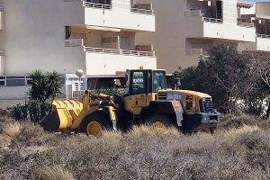 Máquinas trabajando en la parcela del Dreambeach