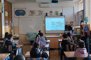 Alumnado de Roquetas en uno de los talleres.