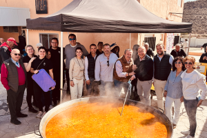 Autoridades locales en el evento.