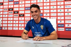 Arribas estaba así de feliz el día que firmó por el Almería.
