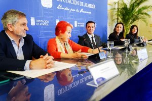 Mesa redonda con Ángel Escobar, Rosa María Calaf, Javier A. García, Paula Palacios y Ana L. Ramírez