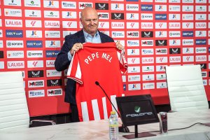 Presentación de Pepe Mel en el Almería.