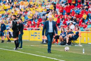Pepe Mel en la banda del Estadio de Gran Canaria el domingo.
