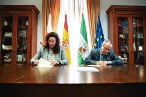 Firma del convenio entre la alcaldesa y el decano de los arquitectos