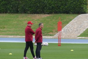 Pepe Mel y su segundo entrenador Nacho Pérez