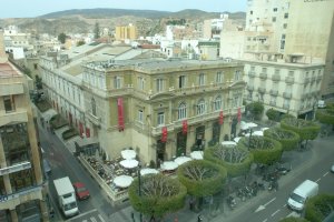 Edificio del Círculo Mercantil y Teatro Cervantes.