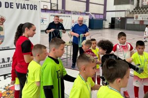 Pasillo a los campeones de la categoría prebenjamín