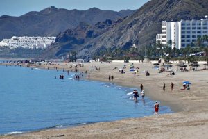 Una playa del municipio almeriense que está entre los más felices de España.
