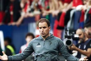 Arrasate comienza a despedirse de Osasuna en Almería.