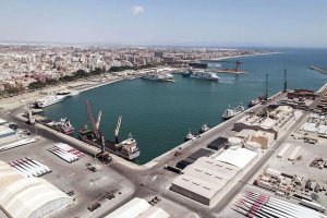Vista aérea de las instalaciones portuarias de Almería
