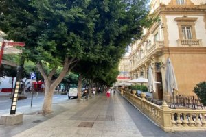 El Paseo de Almería a la altura del Círculo Mercantil