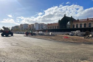 Explanada en la que se está acabando la estación provisional