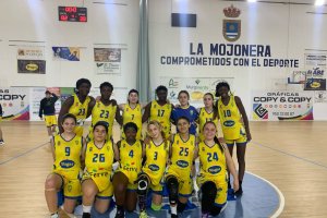 El equipo juvenil mojonero en su templo