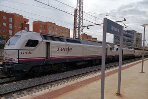 Los trenes en la capital almeriense vistos desde la perspectiva del turista.