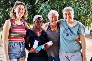 Pilar Díaz junto a sus compañeras en uno de los viajes que ha hecho a Sudáfrica.