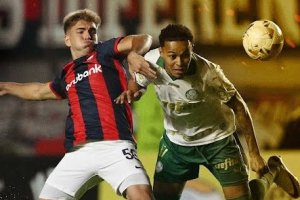 Lázaro en una jugada en el partido ante San Lorenzo.